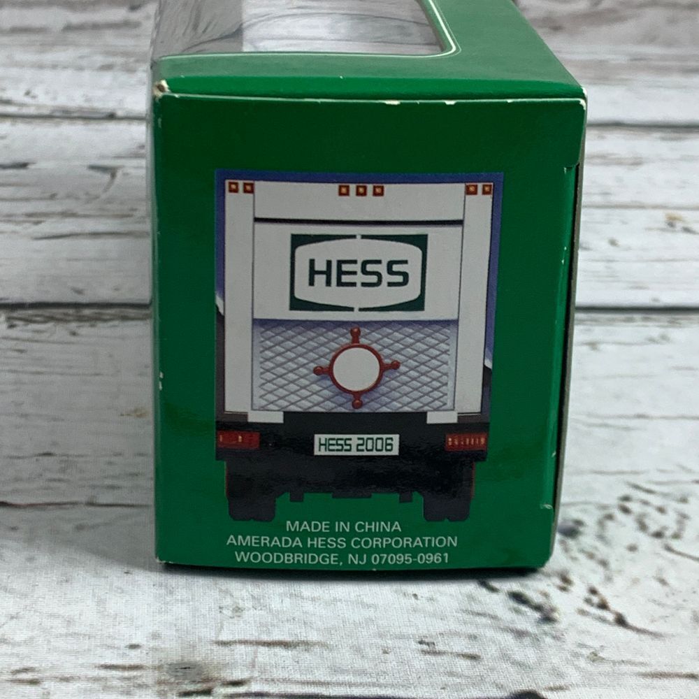 2006 Hess Miniature 18 Wheeler & Racer Truck NEW in Box - Collectible Mint - Picture 4 of 7